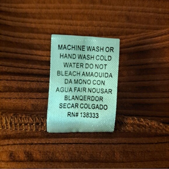 Better Be Ribbed Button Up Long Sleeve Cropped Top NWOT Size: M - Picture 7 of 11